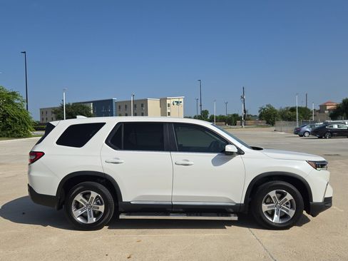Used 2025 Honda Pilot EX-L image 2