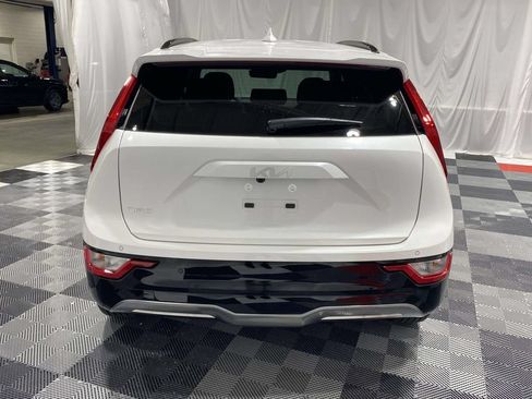 New 2026 Kia Niro Wind FWD image 3
