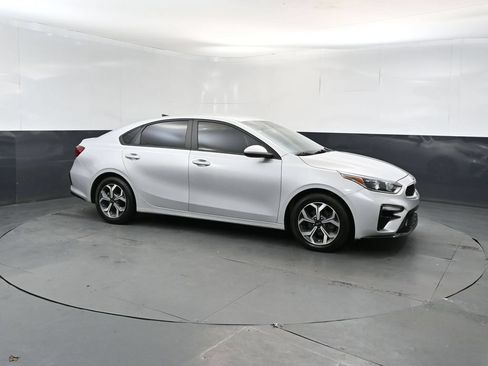 Used 2021 Kia Forte LXS FWD image 7