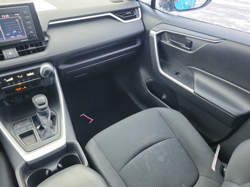 Used 2020 Toyota RAV4 LE image 10