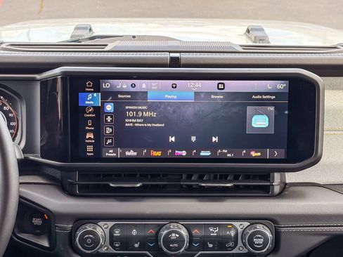 Used 2025 Jeep Wrangler Sahara image 13