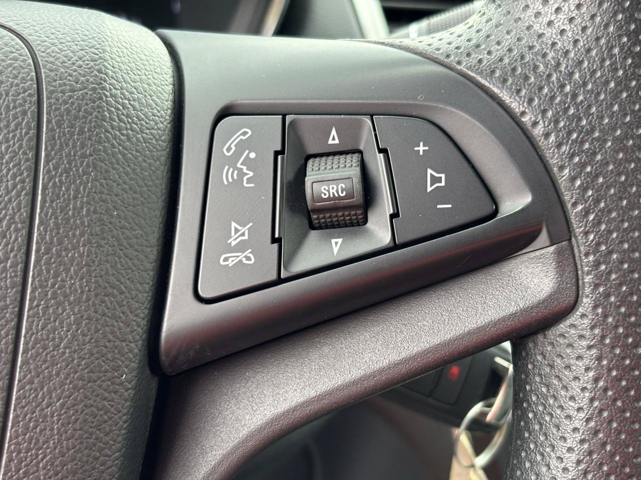 Used 2018 Chevrolet Trax LS AWD/4WD image 20