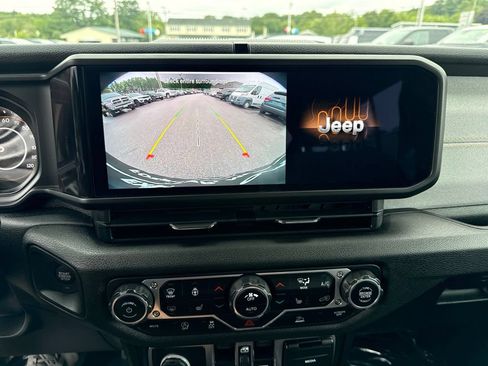 Used 2024 Jeep Wrangler Unlimited Sport AWD/4WD image 13