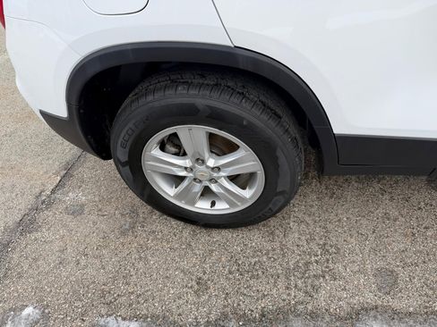 Certified 2022 Chevrolet Trax LS w/ Tint and Cruise Package image 8