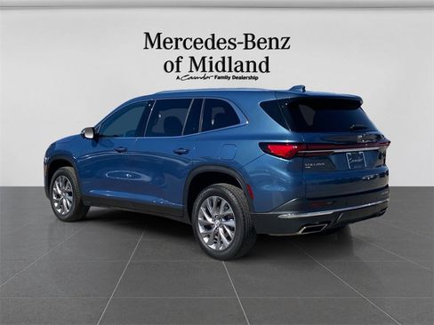 Used 2025 Buick Enclave Preferred image 5