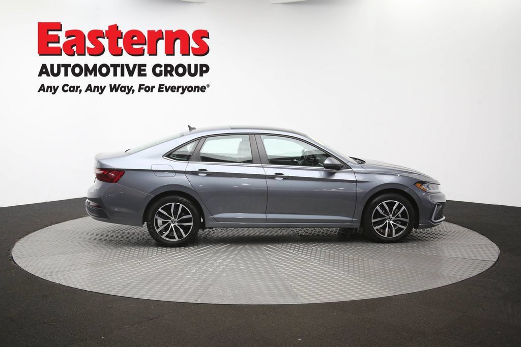 Used 2025 Volkswagen Jetta SE FWD image 43
