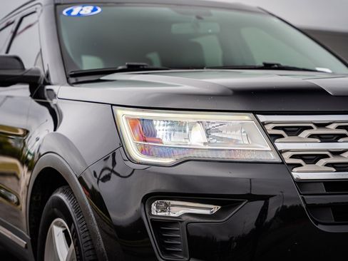 Certified 2018 Ford Explorer XLT w/ Equipment Group 202A image 10