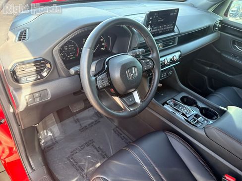 Used 2025 Honda Pilot TrailSport image 11