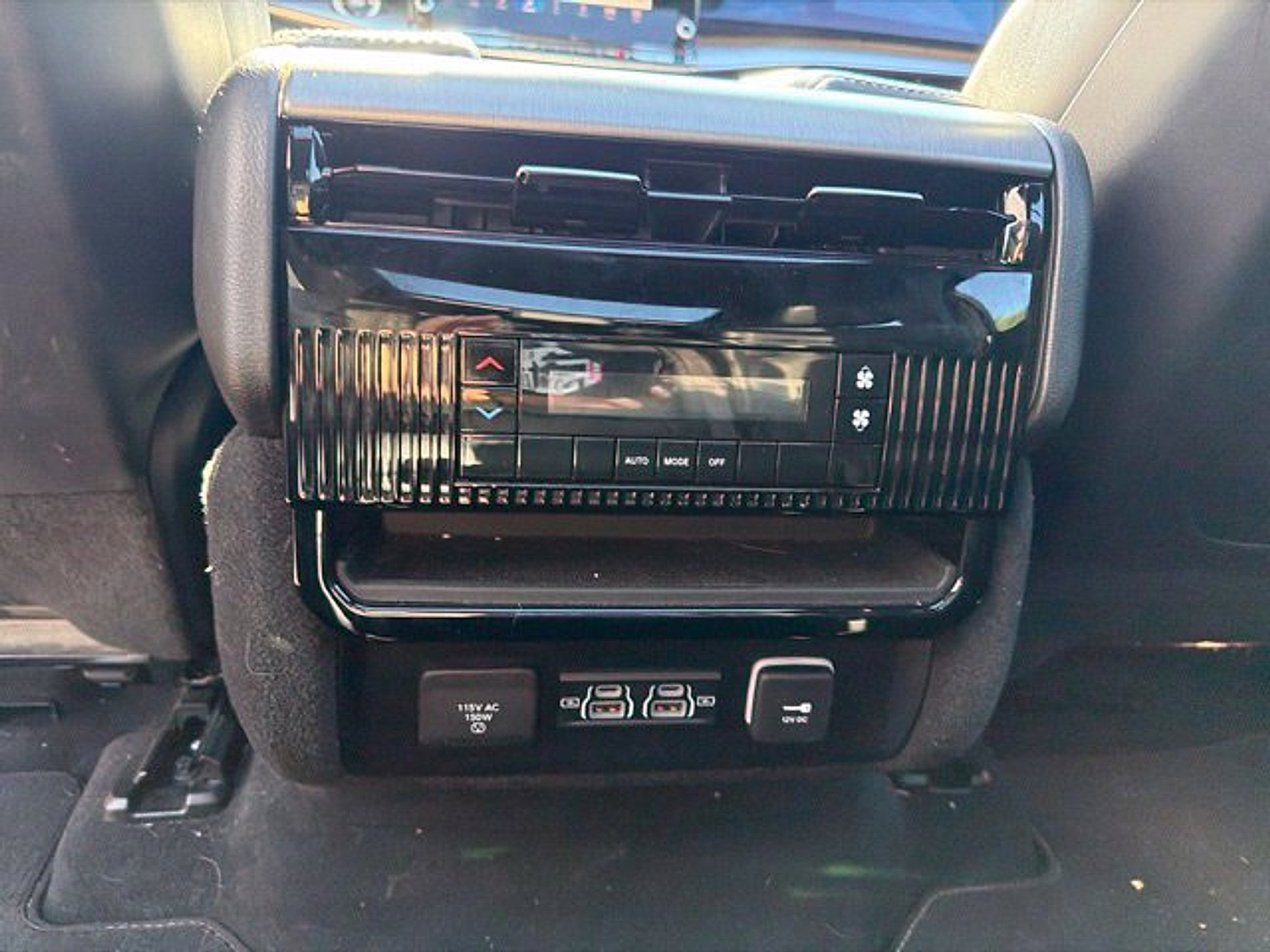 Used 2023 Jeep Wagoneer Series II AWD/4WD image 19