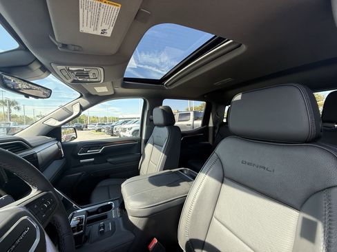 Used 2025 GMC Sierra 1500 Denali w/ Denali Reserve Package image 26