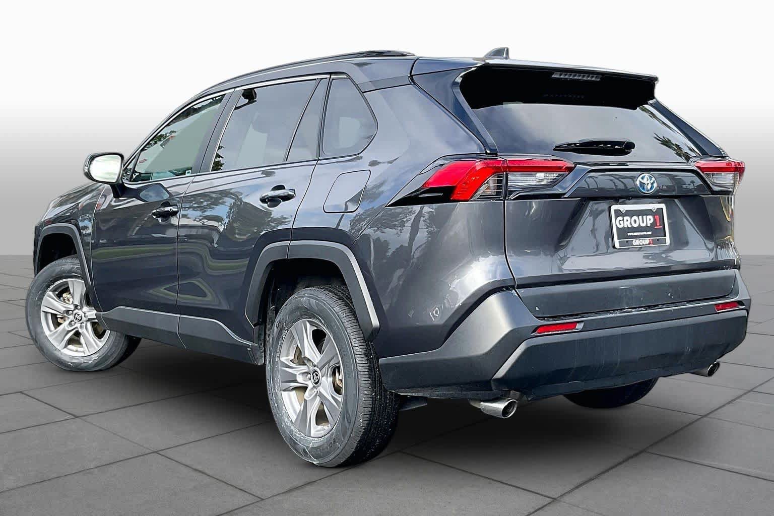 Used 2024 Toyota RAV4 LE AWD/4WD image 10