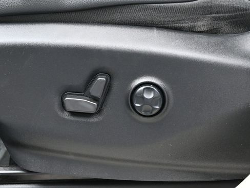 Used 2021 Chrysler Pacifica Touring-L FWD image 10