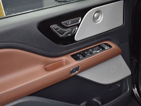 New 2026 Lincoln Aviator Reserve image 9