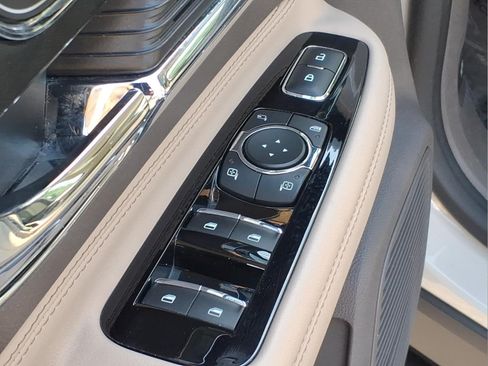 Certified 2022 Lincoln Corsair AWD w/ Premium Package image 14