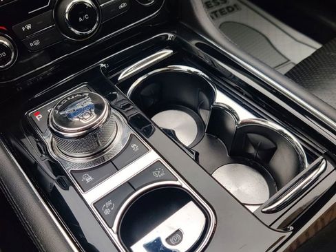 Used 2016 Jaguar XJ image 32