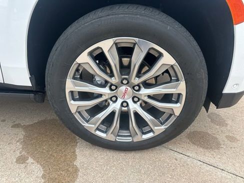 Used 2023 GMC Yukon Denali w/ Denali Reserve Package image 9