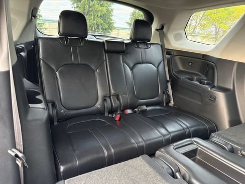 Used 2025 Honda Pilot Elite image 13