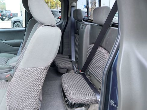 Used 2016 Nissan Frontier SV image 9