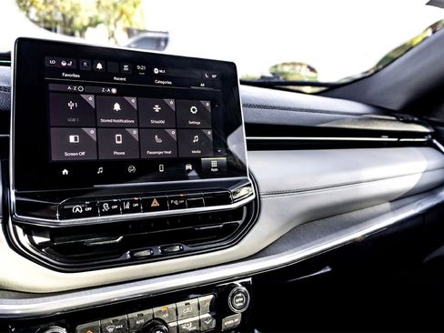 Used 2023 Jeep Compass Limited image 22