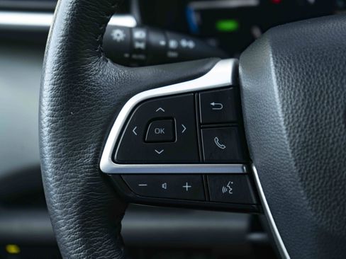 Used 2025 Toyota Sienna XLE FWD image 16