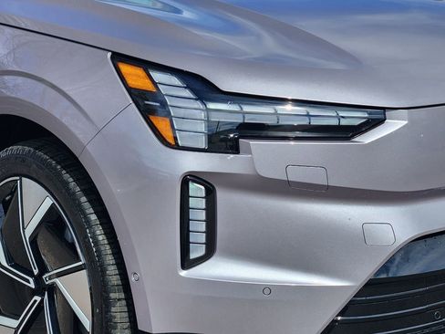 New 2026 Volvo EX90 Ultra image 28