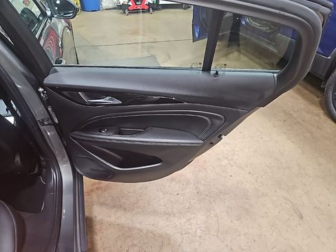 Used 2019 Buick Regal Essence w/ Driver Confidence Package I image 28