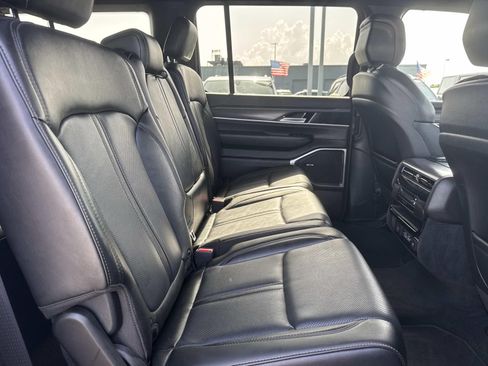 Used 2024 Jeep Wagoneer Series II w/ Flexible Seating Group RWD image 11