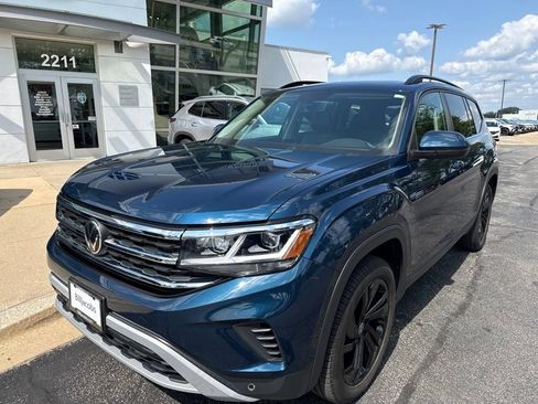 Used 2023 Volkswagen Atlas SE w/ Panoramic Sunroof Package AWD/4WD image 2