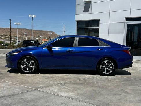 Used 2022 Hyundai Elantra SEL w/ Convenience + Premium Package FWD image 4
