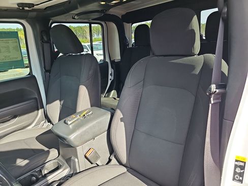 Used 2022 Jeep Gladiator Sport image 19