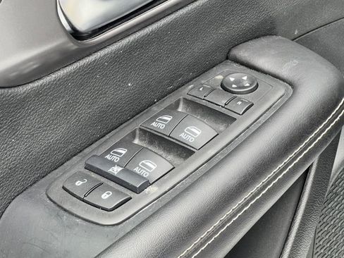 Used 2026 Chrysler Pacifica Select image 15