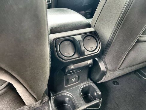 Used 2018 Jeep Wrangler Unlimited Sahara AWD/4WD image 20