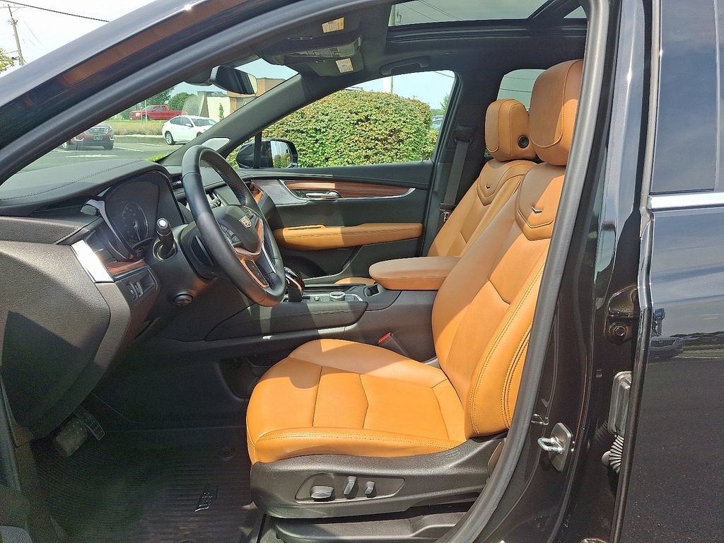 Certified 2024 Cadillac XT5 Premium Luxury w/ LPO, Floor Liner Package AWD/4WD image 14