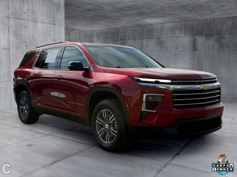 Used 2026 Chevrolet Traverse LT FWD image 9