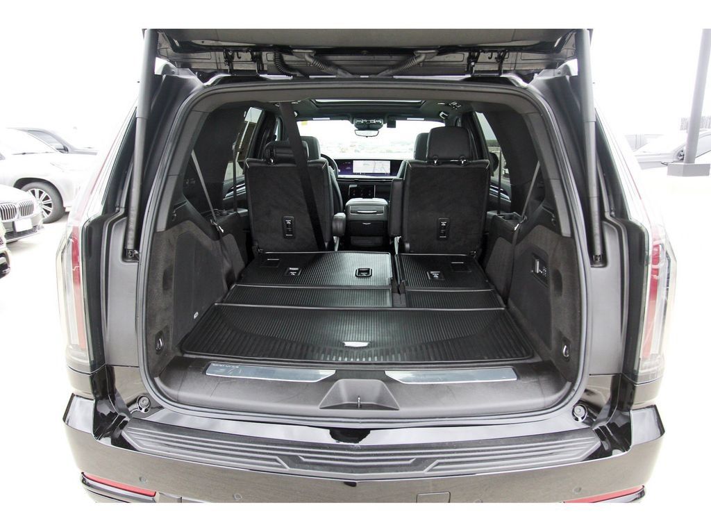 Used 2025 Cadillac Escalade Sport w/ LPO, Floor Liner Package RWD image 30
