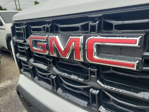 Used 2024 GMC Canyon Elevation w/ Convenience Package RWD image 5