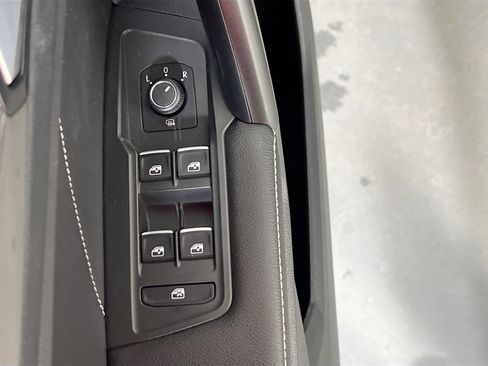 Used 2022 Volkswagen Tiguan SE AWD/4WD image 17