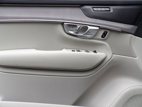 New 2026 Volvo XC90 T8 Ultra w/ Protection Package Premier AWD/4WD image 8
