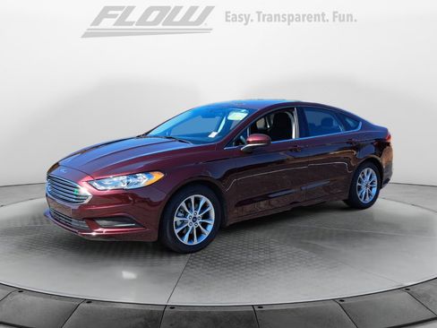Used 2017 Ford Fusion SE w/ Fusion SE Technology Package FWD image 4