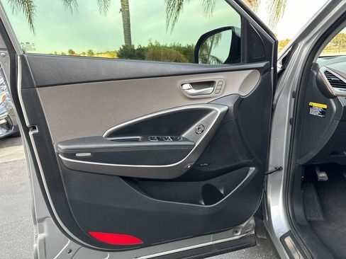 Used 2017 Hyundai Santa Fe Limited image 31