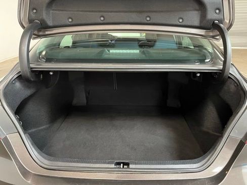 Used 2018 Toyota Camry LE FWD image 14