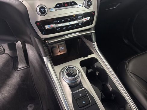 Used 2023 Ford Explorer XLT w/ Equipment Group 202A AWD/4WD image 20