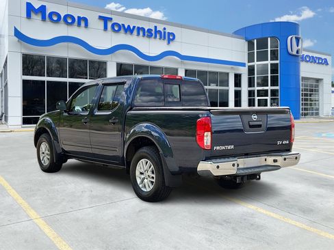 Used 2016 Nissan Frontier SV w/ SV Value Truck Package AWD/4WD image 4