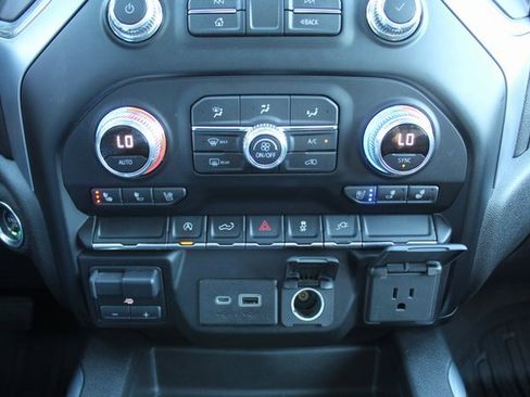 Used 2020 GMC Sierra 1500 SLT image 29