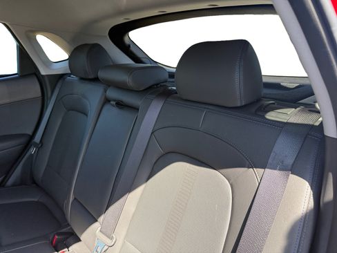 Used 2022 Hyundai Kona Limited FWD image 16