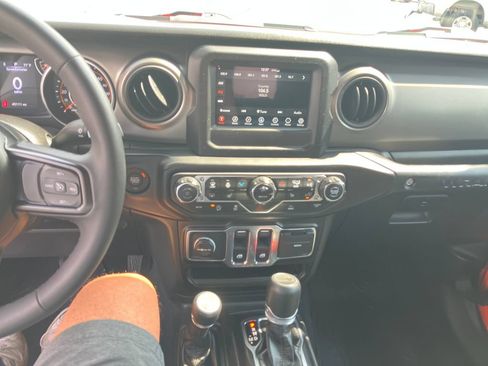 Used 2023 Jeep Wrangler Sport AWD/4WD image 16