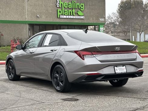 Used 2023 Hyundai Elantra SEL image 6