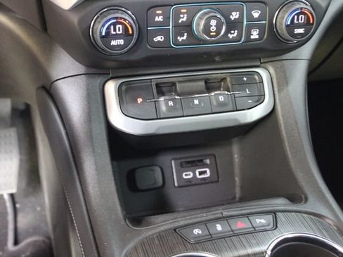 Used 2022 GMC Acadia SLT AWD/4WD image 20