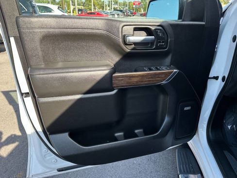 Used 2021 Chevrolet Silverado 1500 High Country w/ Technology Package image 16