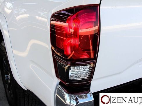 Used 2022 Toyota Tacoma SR5 RWD image 46